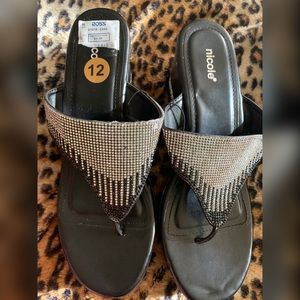 Black and glitter wedges slides